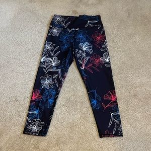 🏷 NWT! Fabletics - Floral Lisette High-Waisted 7/8 Capri - Medium - NWT